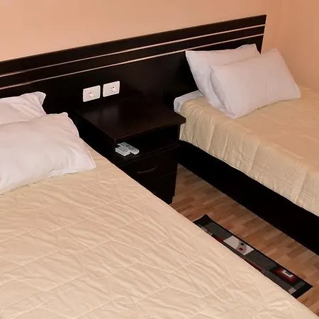 Garden Hotel *