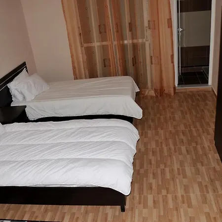 Garden Hotel *