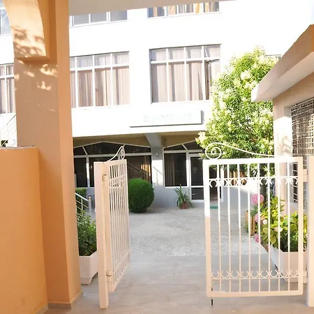 Garden Hotel *